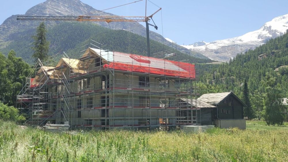 Snowfall Zen Lauinen Saas-Grund Neubau 2026 mit dem E-Skibus ohne Umsteigen zum Alpinexpress. Sichern Sie sich die letzte 4.5 Attikawohnung mit freier Sicht auf die Mischabelgruppe. Reserviert. - Bild 2