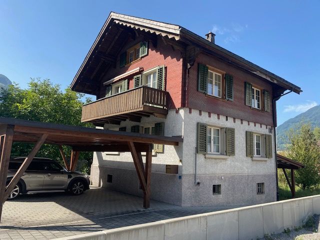 Gemütliches Einfamilienhaus und 847 m2 Grundstück mit Ausbaupotenzial in Niederurnen, Kanton GL - Image 1