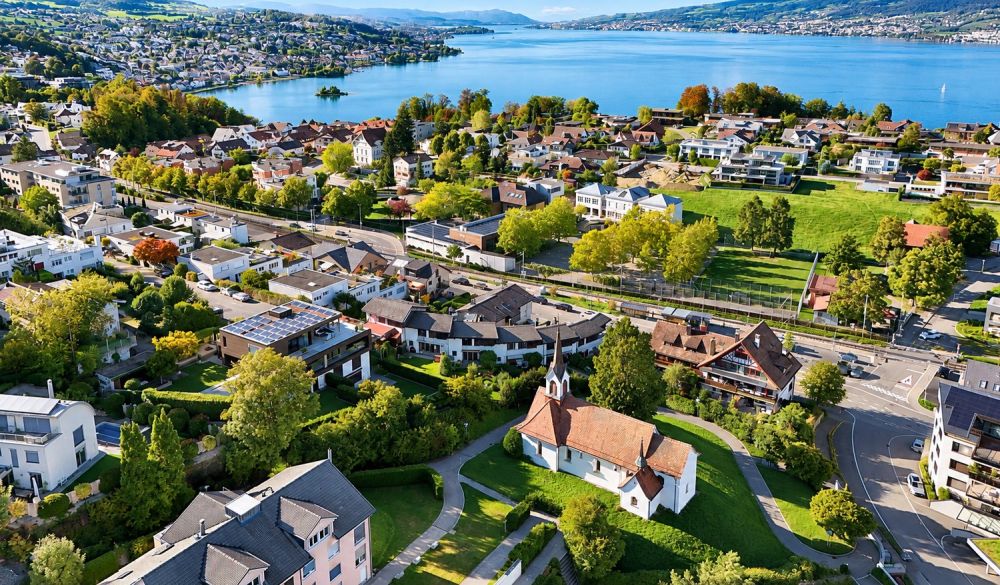 Ein Zuhause mit Charakter, Garten und Raum für Ihre Ideen – in Wilen bei Wollerau -  Bild 1