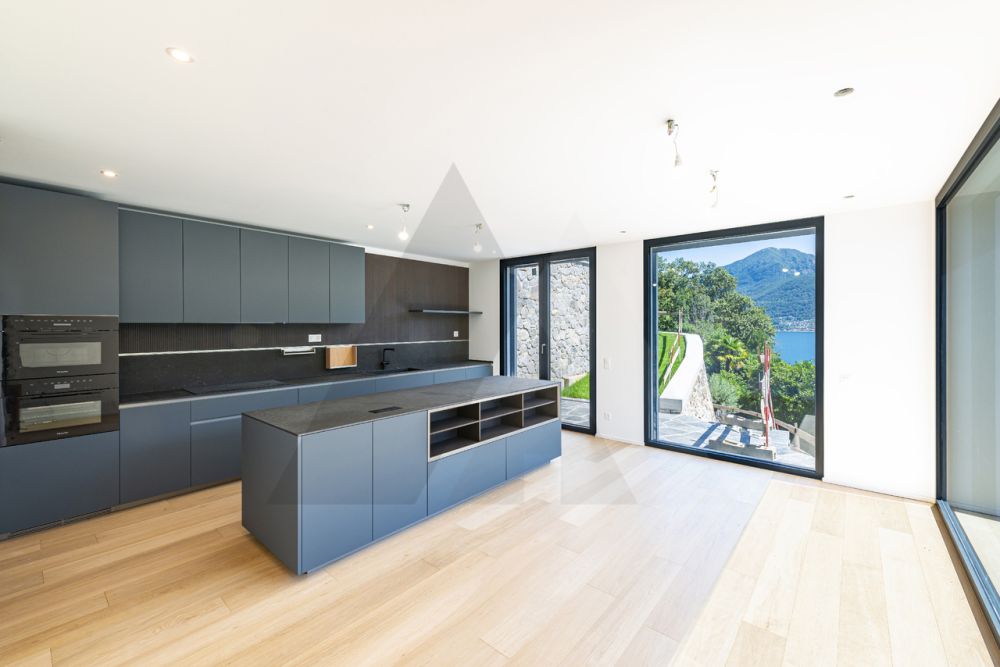 VILLA DI PRESTIGIO CON SPLENDIDA VISTA LAGO -  Bild 8