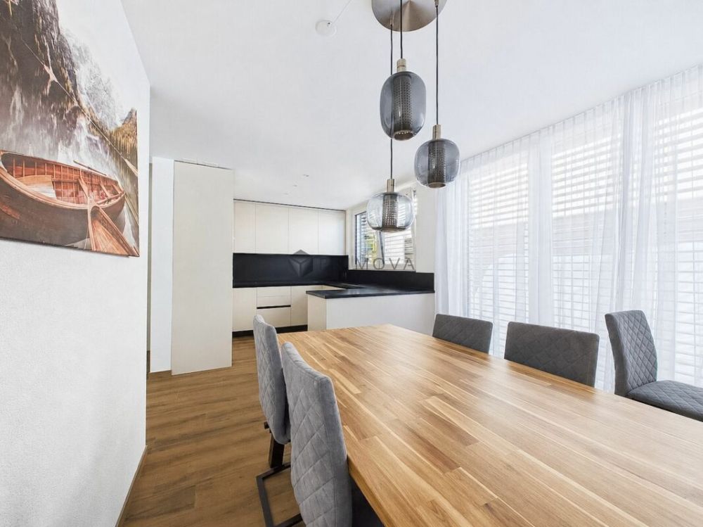 Neuwertiges Doppeleinfamilienhaus zum Greifen nah! -  Bild 3