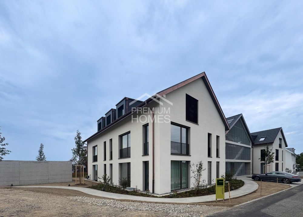 MODERNE ATTIKAWOHUNG MIT TRAUMHAFTER BERGKULISSE -  Bild 1