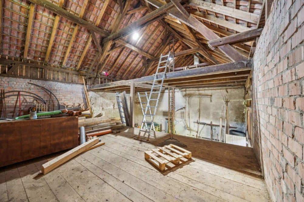 Bauland mit Altbauliegenschaft in Bettlach mit vielseitigen Nutzungsmöglichkeiten - Dachstock