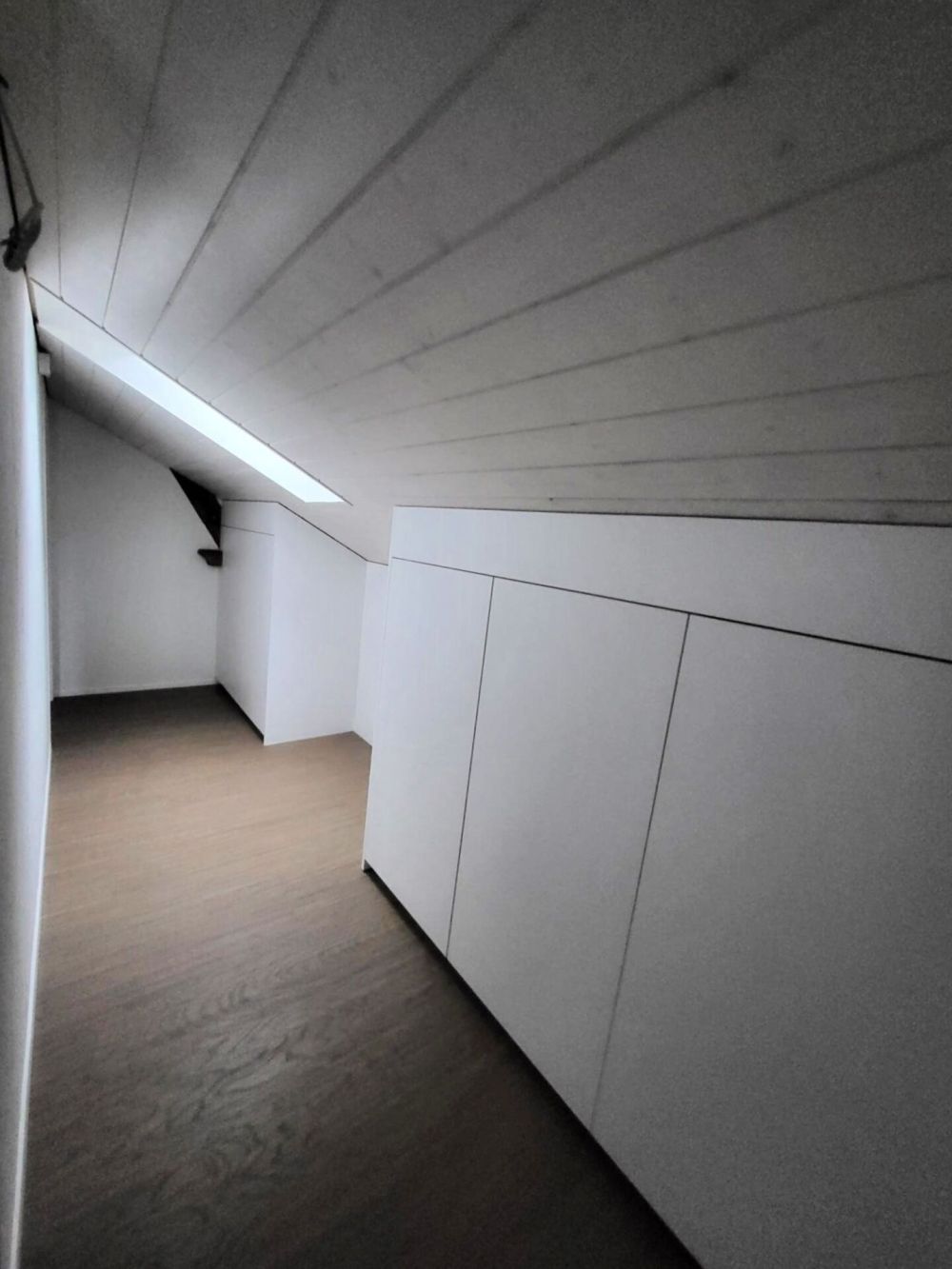 5-Zimmerwohnung, Erstbezug nach Sanierung - M_2.OG Zimmer Ost Ankleideraum (I).JPG