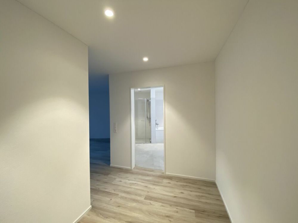 Lichtdurchflutete 4.5-Zimmerwohnung in der Überbauung «Neualtwil» - Korridor