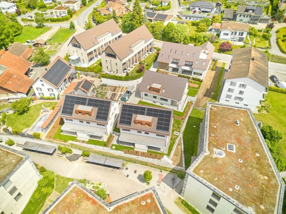 6 1/2-Zimmer-Doppeleinfamilienhaus mit nutzbarer Landfläche -  Bild 12