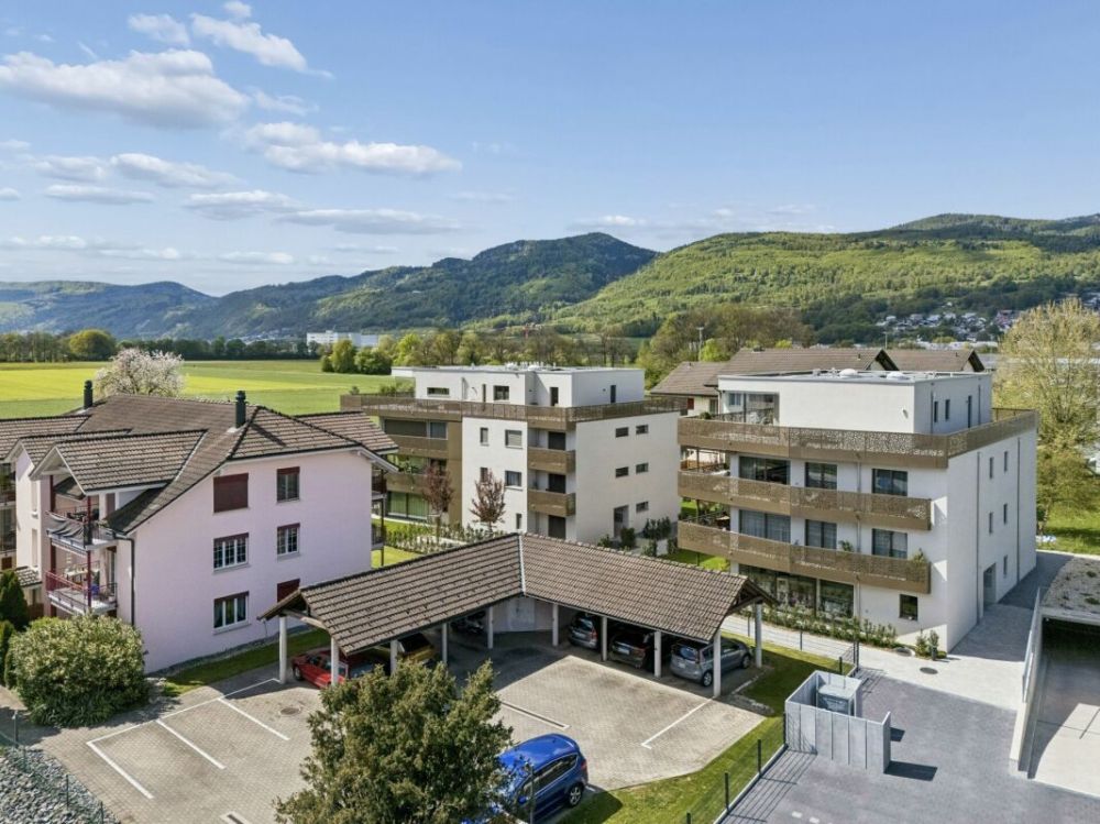 Neuwertige 2.5-Zimmer-Gartenwohnung mit viel Tageslicht - Aussenansicht