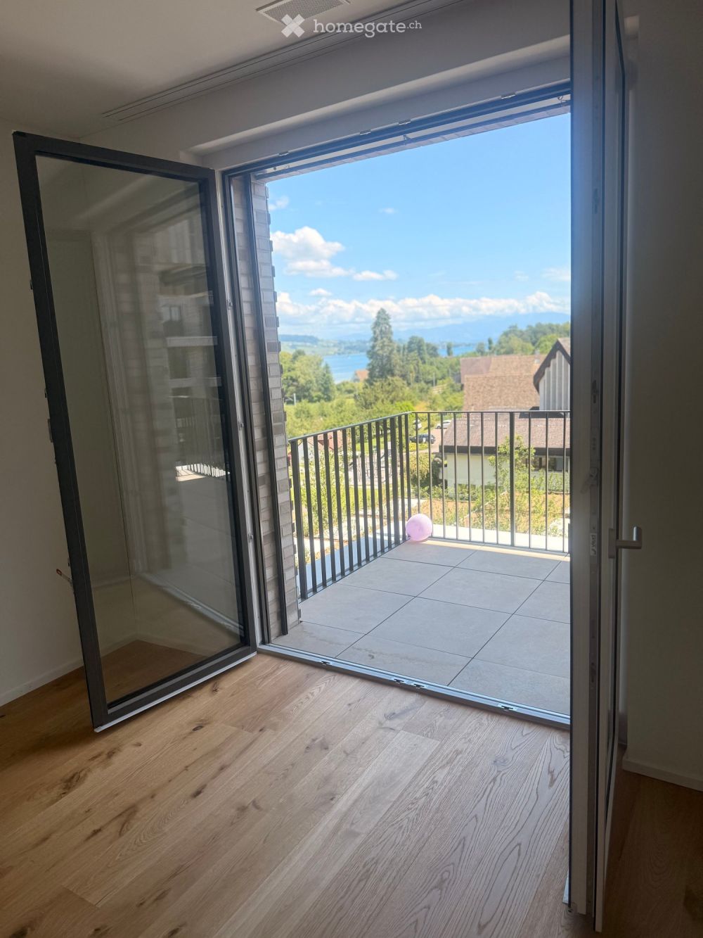 Brand New 2.5-Room Apartment with Stunning Lake View and 13.5 m² Loggia in Au, Wädenswil -  Bild 7