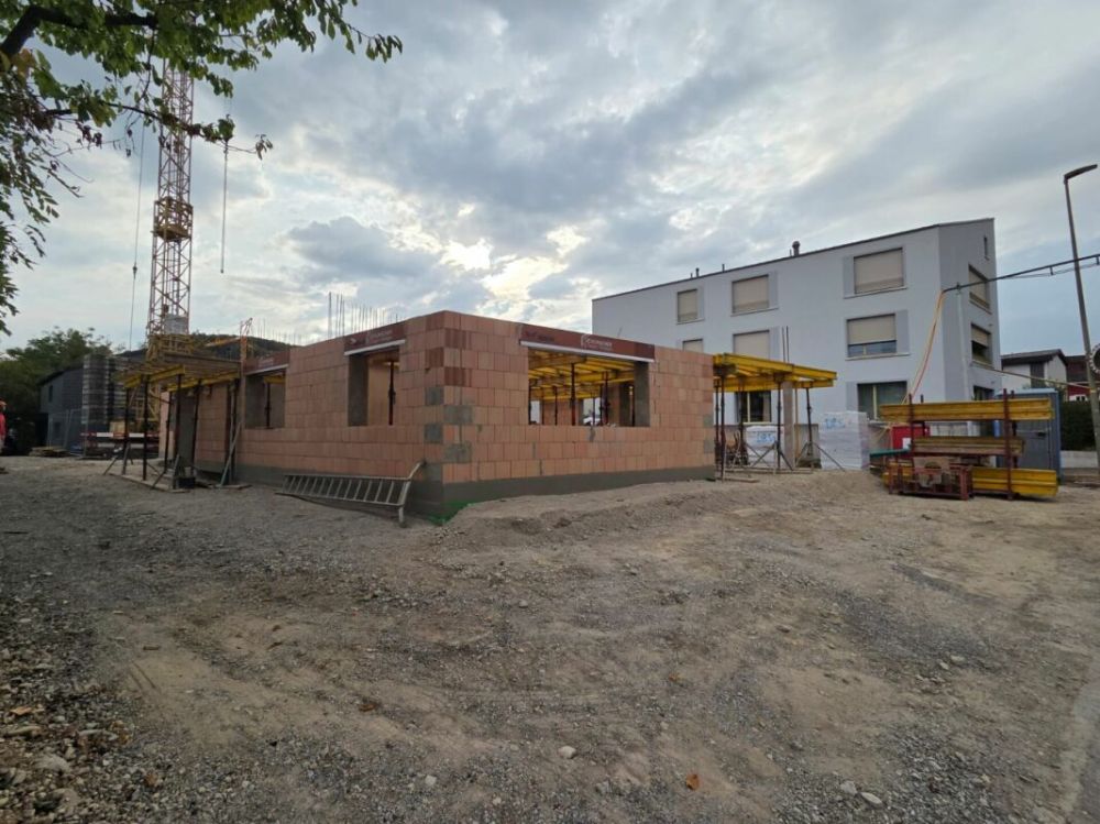 4.5 Zimmer-Wohnung mit Hobbyraum und Carport -  Bild 5
