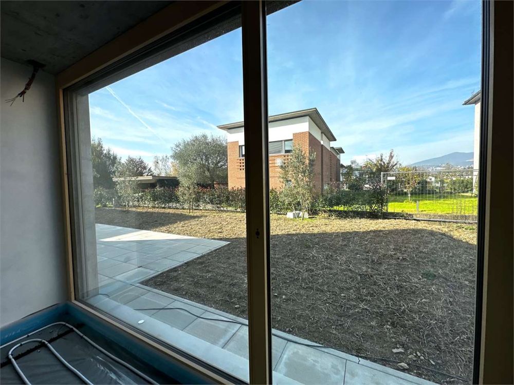 NUOVA ED AMPIA VILLA CON GIARDINO -  Bild 9