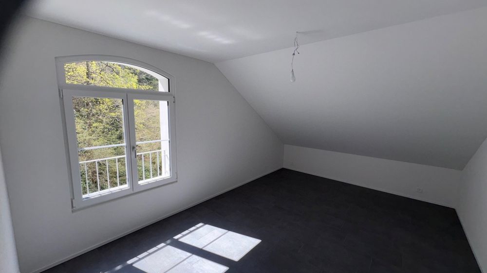 Moderne 4.5-Zimmer-Dachwohnung mit Waldblick in Langnau am Albis -  Bild 12
