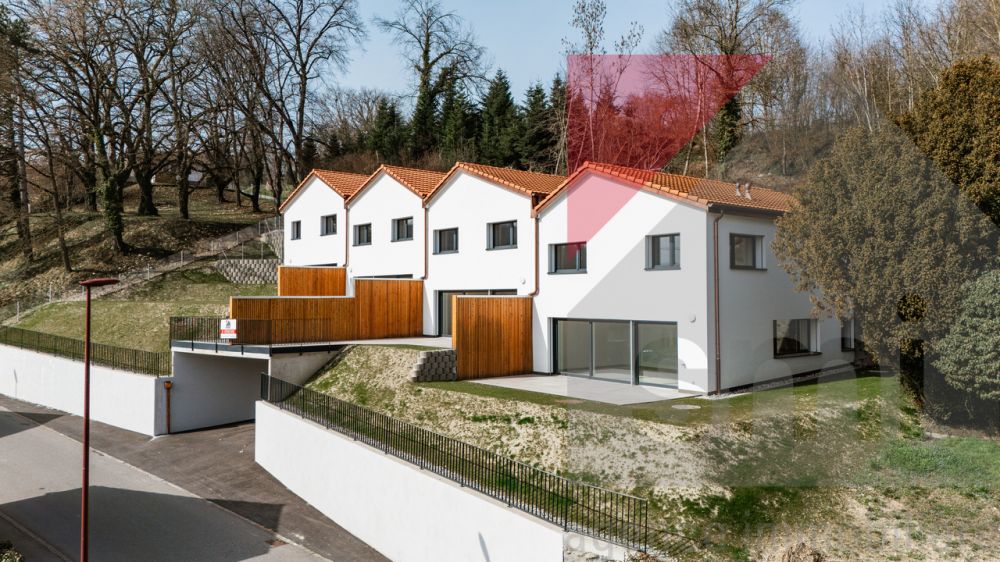 Villa mit 5 Zimmern und schönem Blick sowie harmonischer Ausstattung -  Bild 1