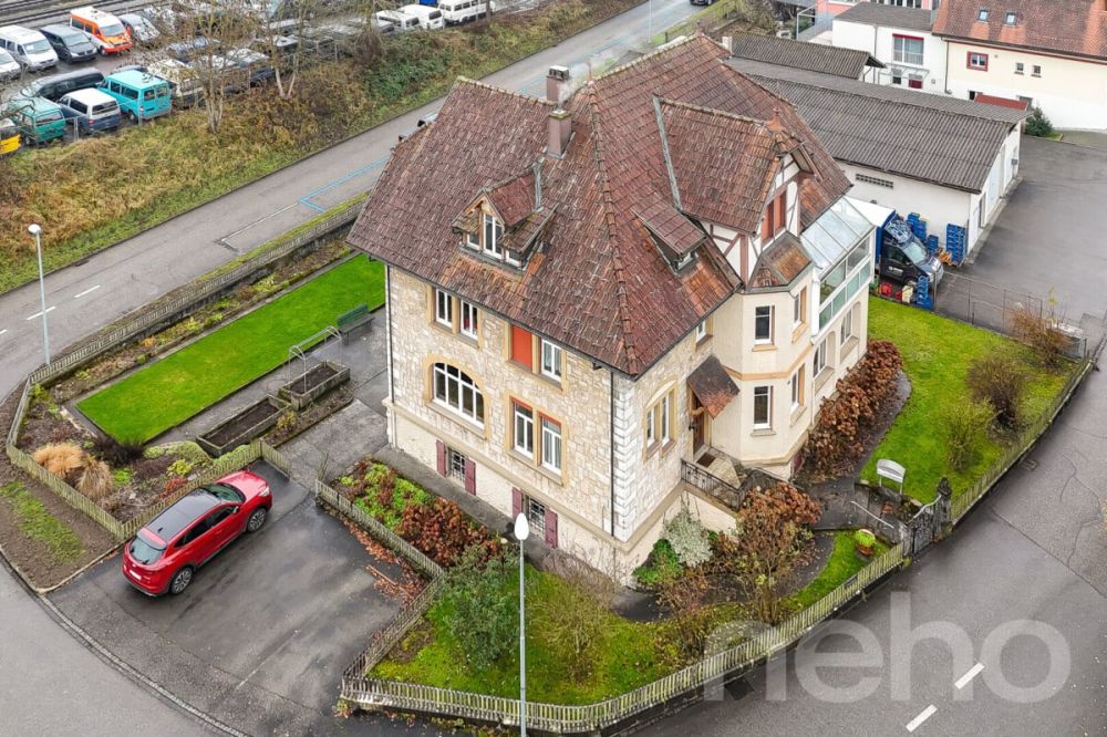 Grosszügiges Zweifamilienhaus mit Charakter und Potenzial - Bild 11