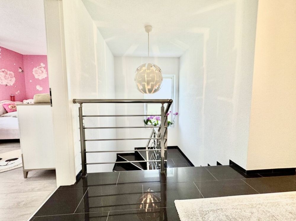 Mehrgenerationenhaus an ruhiger Lage - mit vielseitigem Schopf - Bild 11