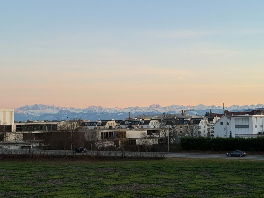 Lichtdurchfluteter 5.5-Zimmer-Hausteil mit grosser Terrasse - Ausblick Haus c
