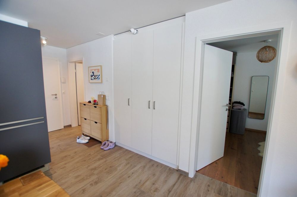 Schönes 3,5-Zimmer-Apartment in Remaufens mit einer überdachten Parkplatz -  Bild 4