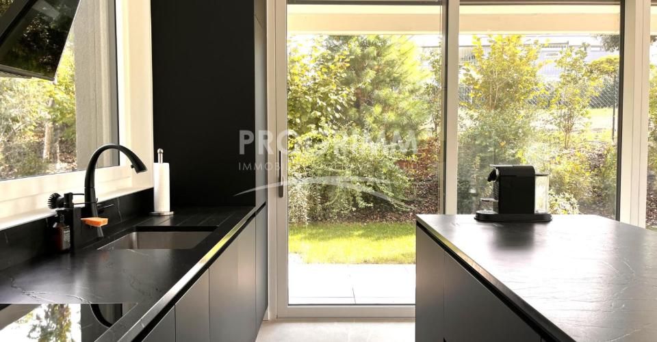 Vesenaz - rez de jardin meublé - 3 chambres - 1 pkg sous-sol - Terrain de 300m2 - Appartement 5 pièces - image - 1