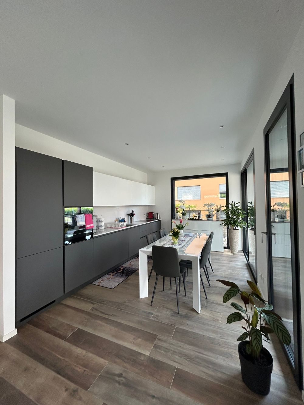 CANOBBIO - MODERNES 4.5-ZIMMER-WOHNUNG MIT GARTEN ZUM VERKAUF -  Bild 2