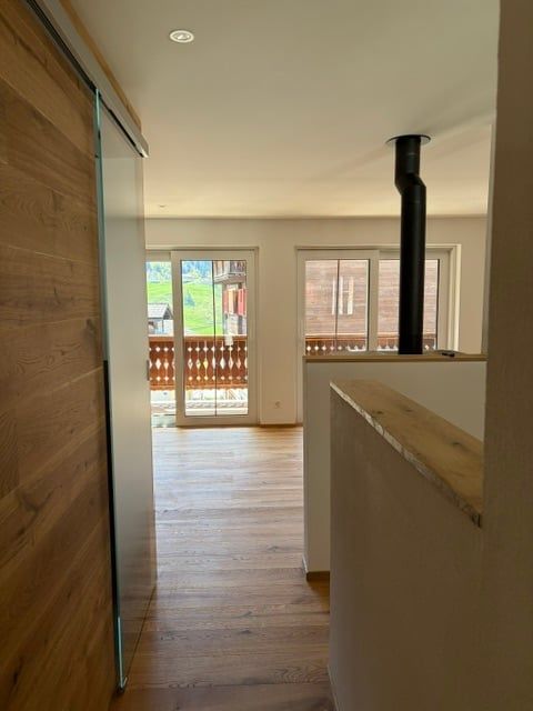 Erstvermietung" Charmanter 2.5-Zimmer-Stallumbau an ruhiger Lage in Curaglia -  Bild 3