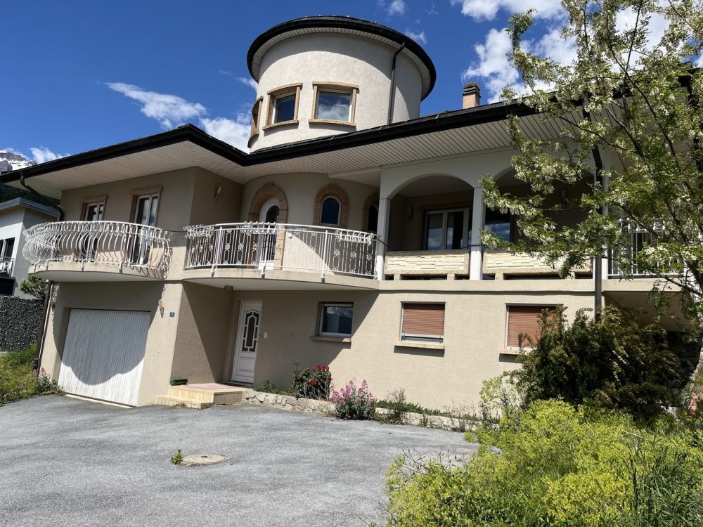 Villa mit  Einlegerwohnung in Leuk-Stadt - Aussenansicht