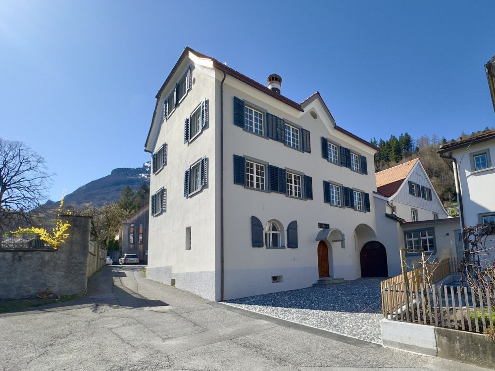 Villa am Kirchweg - kernsaniertes Herrschaftshaus mit 4 neuen Wohnunge -  Bild 1