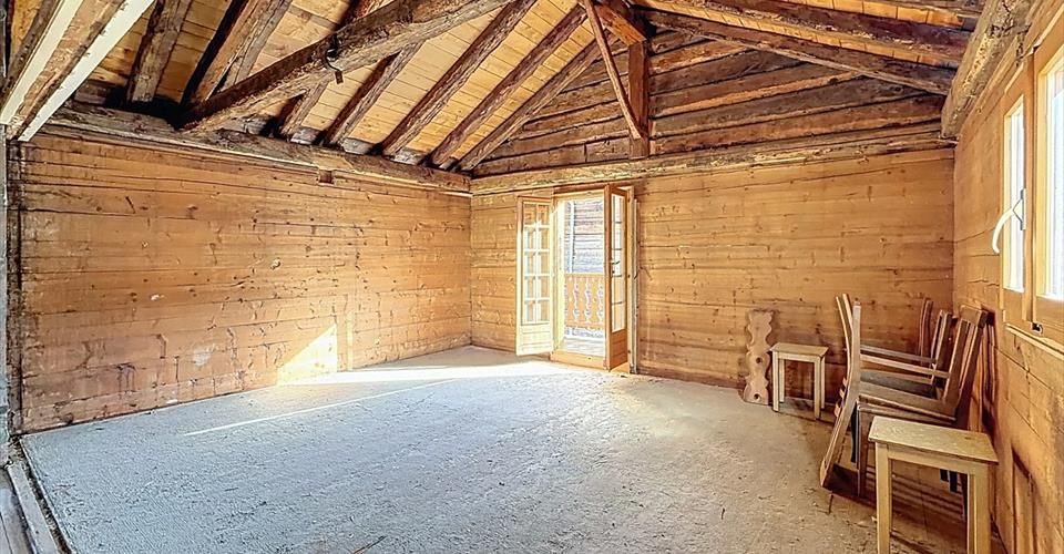 Chalet à rénover – L'âme d'une grange alpine à Sarreyer - Maison jumelée 4.5 pièces - image - 7