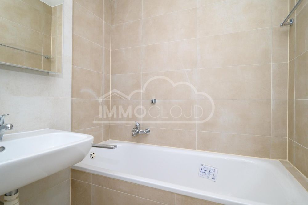 Grand salon-cuisine avec balcon ! - Bild 4