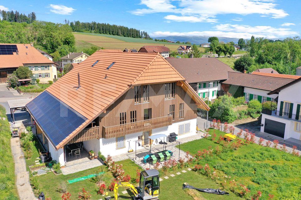 Accès privatif par ascenseur; Dernier étage; 4.5p 135 m²; Jardin 103 m² à Vallamand -  Bild 2