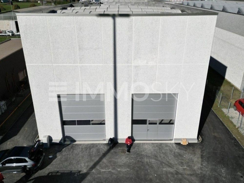 Moderno Capannone Industriale - Lumino - Ingresso principale