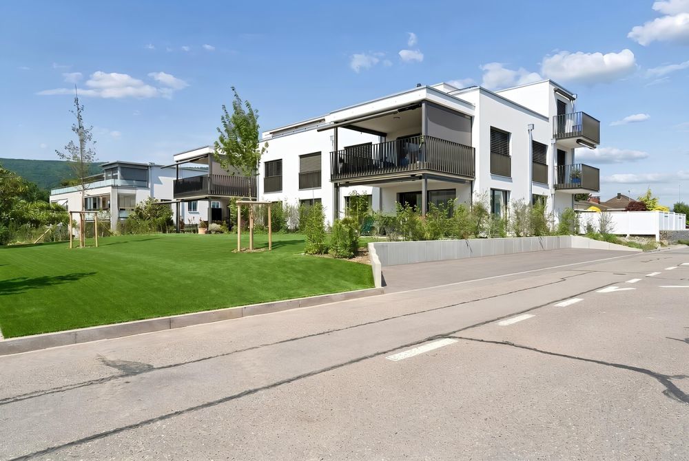 Wohnen wie im Einfamilienhaus - 4.5 Zimmer mit riesigem Privatgarten -  Bild 1