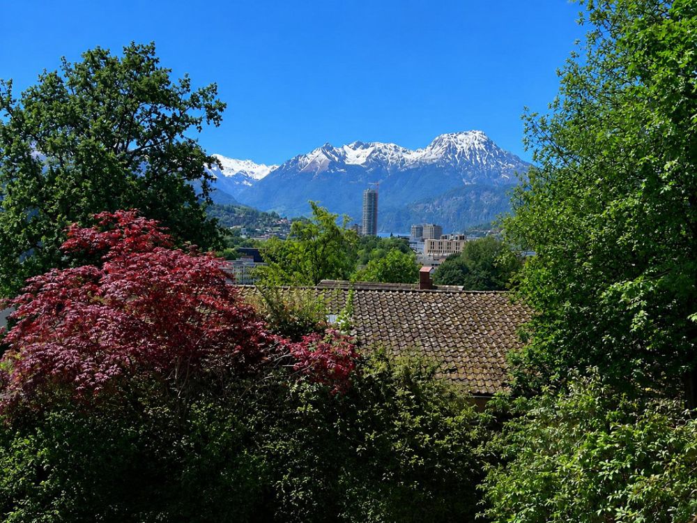 Grosse 3.5-Zimmer-Maisonettewohnung mit 80m2 Terrasse & Abendsonne -  Bild 1
