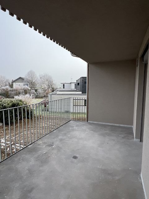 Moderne 4.5-Zimmerwohnung mit zwei grosszügigen Balkonen - Balkon Nordseite b. Schlafzimmer