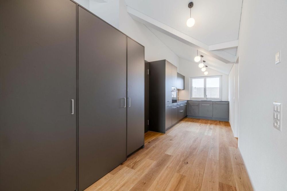 ruhig gelegene 3.5-Zi. Neubau-Dachwohnung mit Blick ins Grüne -  Bild 5