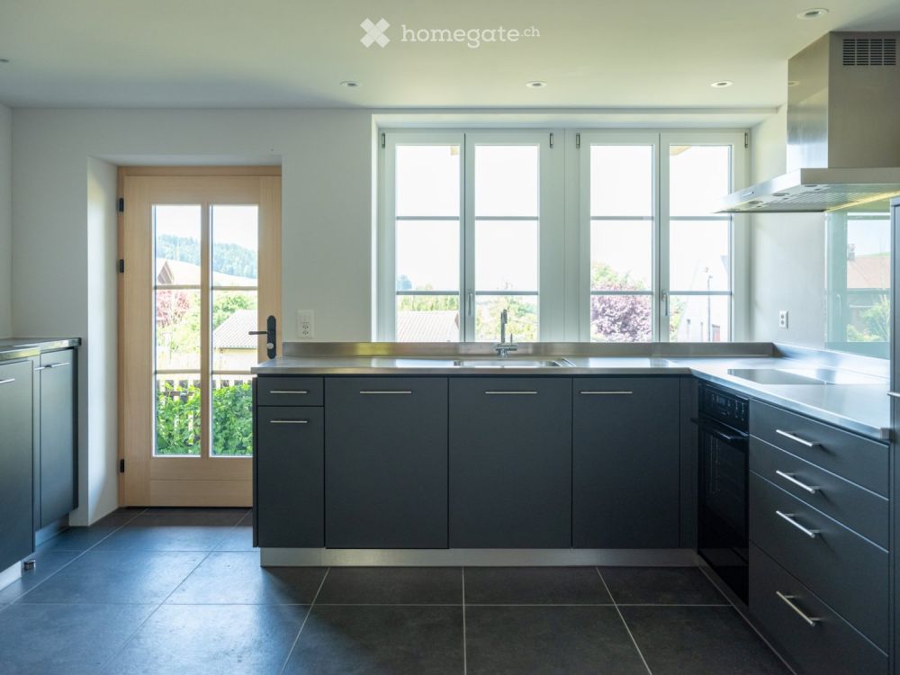 Neue moderne 2.5 Zi. Wohnung mit Charme in Bauernhaus im EG -  Bild 4