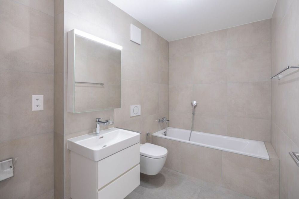 3.5 Zimmer-Wohnung mit Gartensitzplatz - Bad/WC