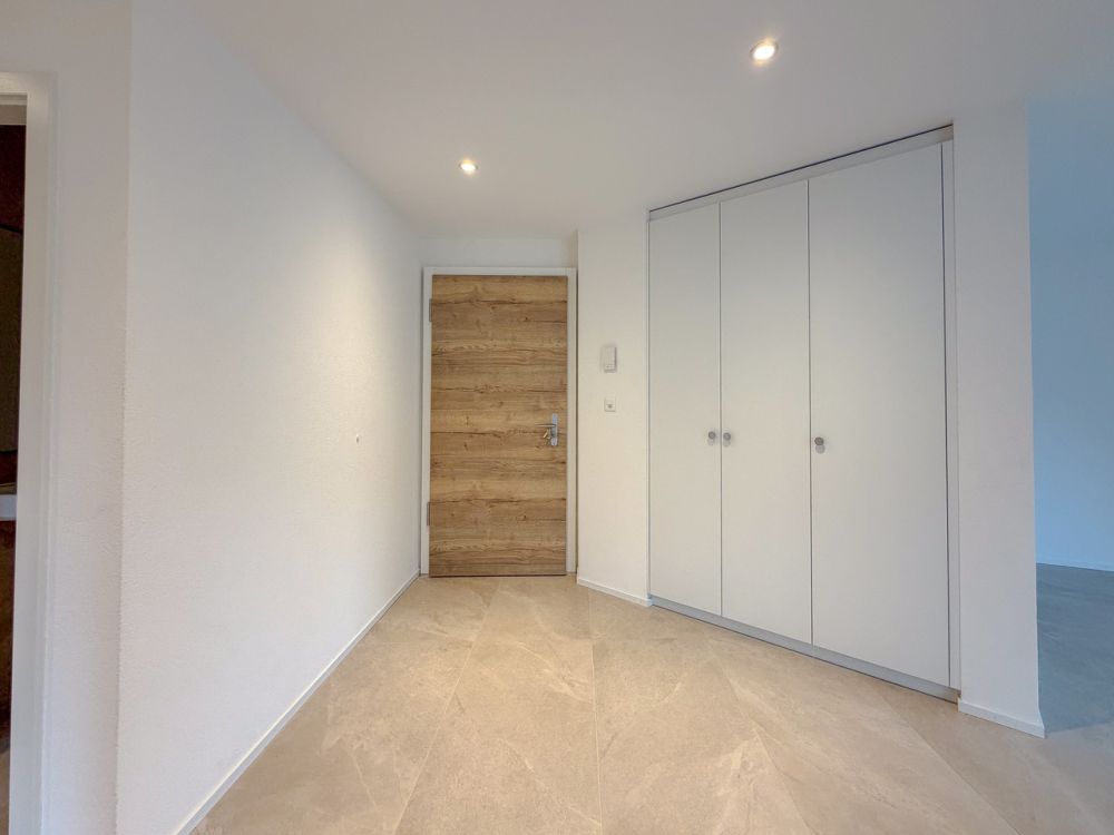 Appt PPE neuf de 3.5 pces, terrasse et jardin Campagne Pernod, lot B2 - Hall d'entrée avec armoires murales