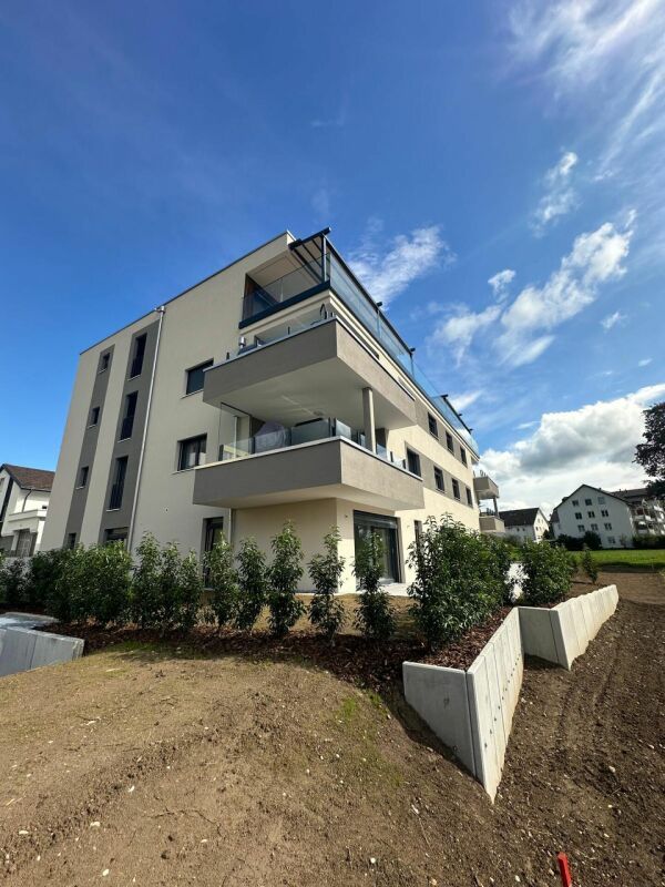 Moderne 4.5 Zimmer Wohnung im EG - Bild 1