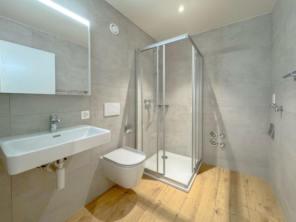 Appt PPE neuf de 2.5 pces avec balcon Campagne Pernod, lot A4 - Salle de douche avec pré-installation pour une colonne de lavage