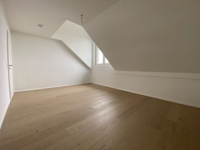 Charmante 4.5-Zimmerwohnung mit leichten Dachschrägen - Zimmer 1