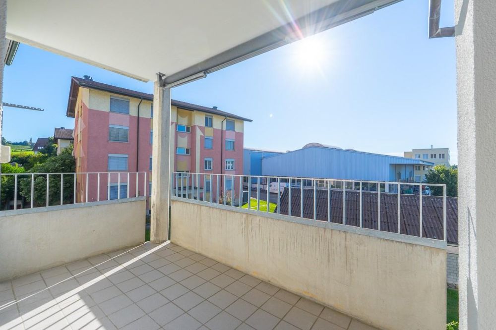 Erstbezug nach Renovation - 3.5-Zi. Eigentumswohnung - Balkon