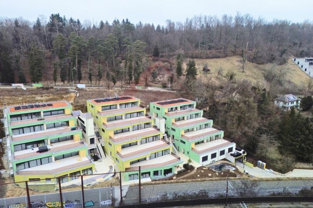Erstbezug in Umiken (Brugg AG) - Terrassenhaus mit Resort-Feeling -  Bild 1
