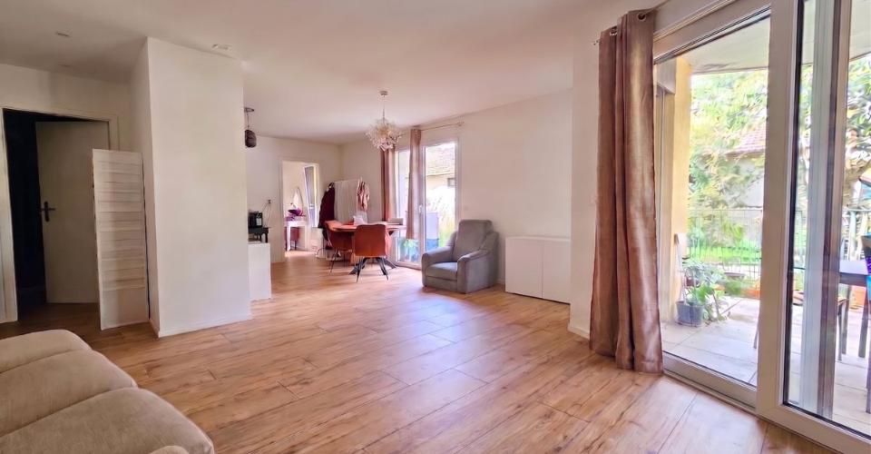 Joli appartement de 2,5 pièces avec terrasses et jardin à Couvet - Appartement 2.5 pièces - image - 2
