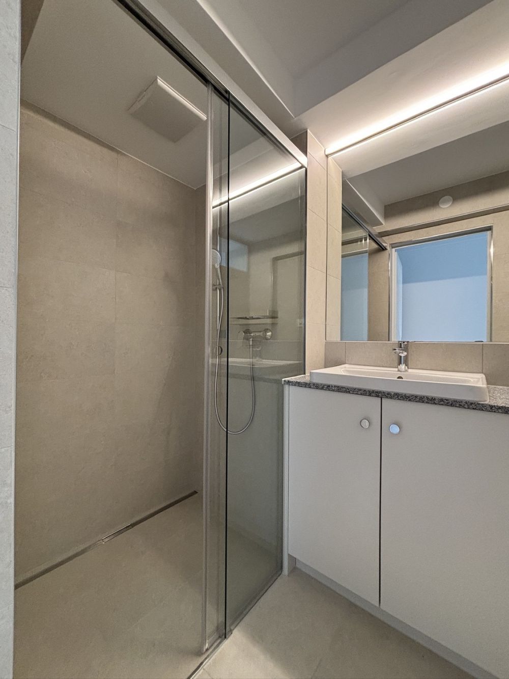 Erstbezug: frisch sanierte Wohnung an ruhiger Quartierstrasse - Bild 3