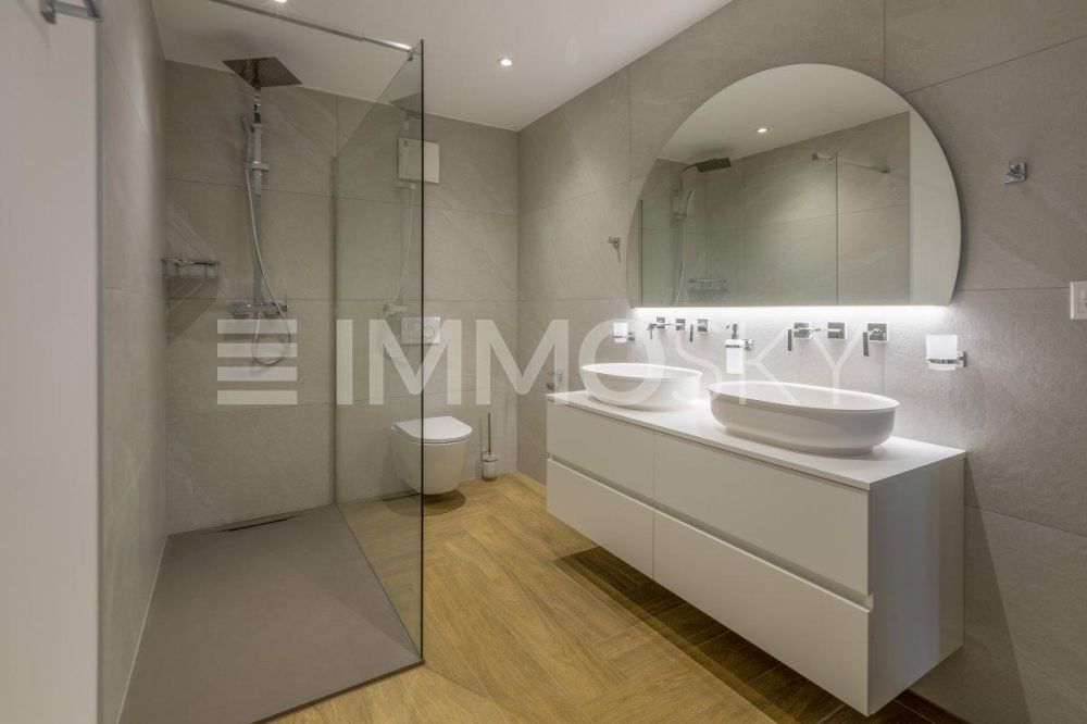 Villa moderne à 25 min. de Lausanne - Salle de bains parentale
