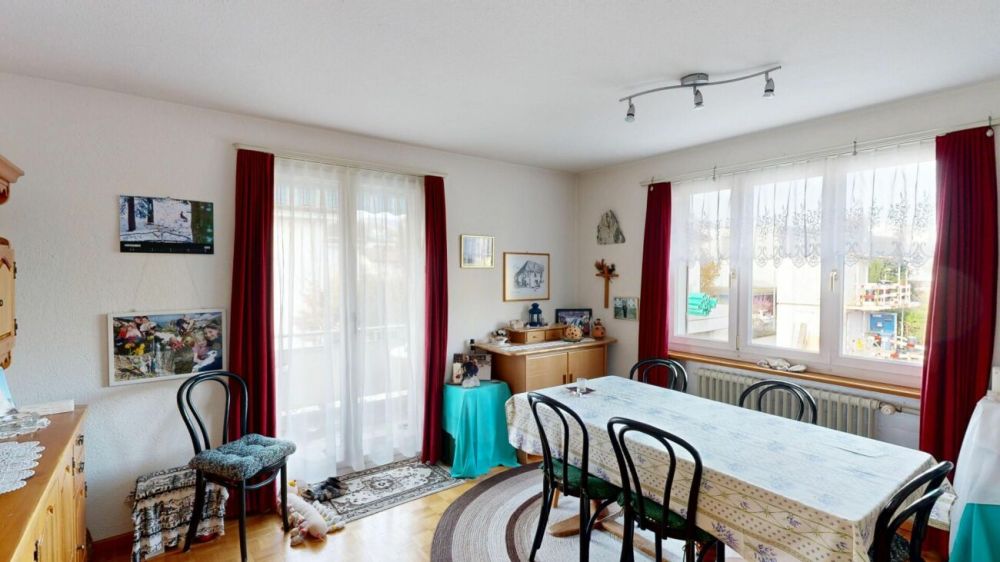 2-Familienhaus mit Potenzial an attraktiver Lage in Wettingen - Wohn-/ Esszimmer (OG)