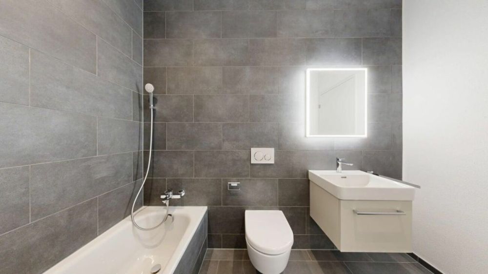 Exklusive 5.5-Zimmer-Gartenwohnung an bester Lage - Bad zu Zimmer 2