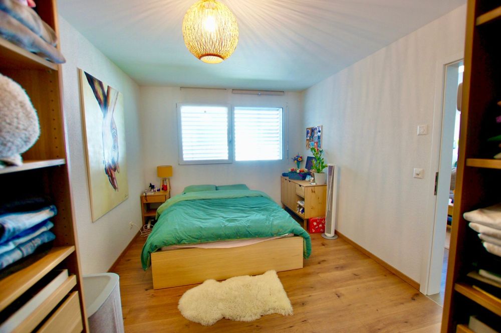 Schönes 3,5-Zimmer-Apartment in Remaufens mit einer überdachten Parkplatz -  Bild 5