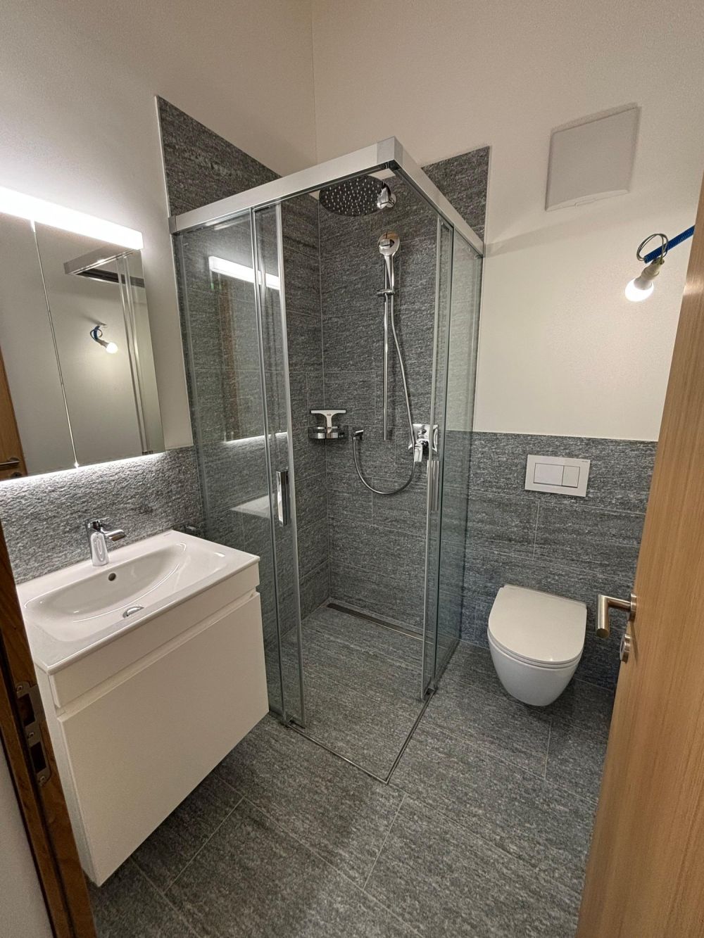 Wunderschöne 3.5-Zimmer-Dach-Ferienwohnung - Bild 10