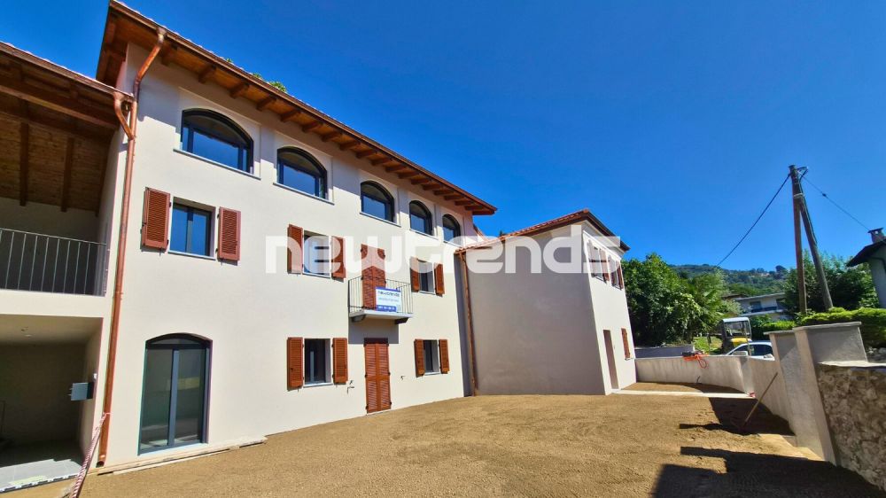 Ampio e luminoso attico con terrazzo e lift privato, mai abitato. - Esterno e giardino