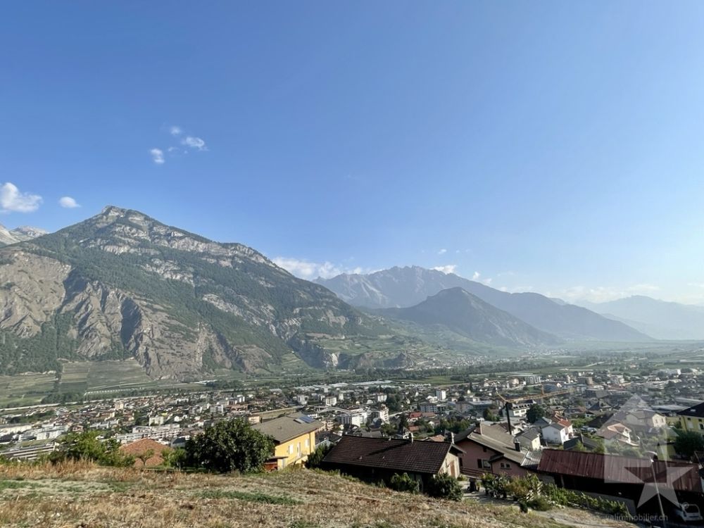 Appartement 3,5 pces de 100m2 avec jardin de 145m2 et 2 places de parc - Bild 1